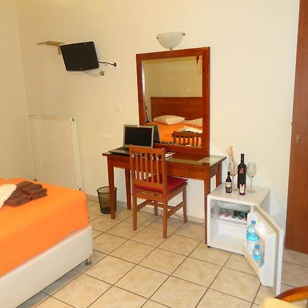 Peridromos Hotel Livadeia Exterior photo