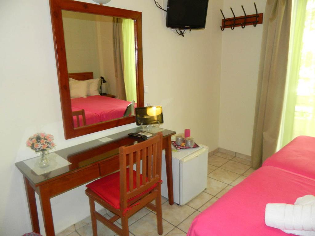 Peridromos Hotel Livadeia Room photo