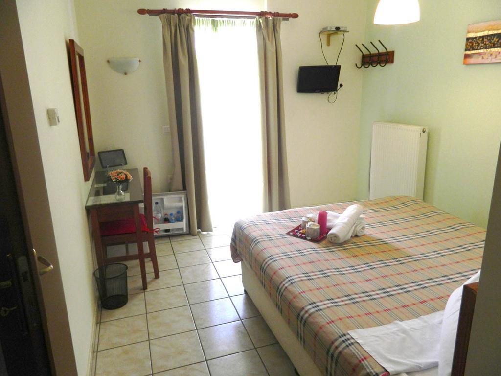 Peridromos Hotel Livadeia Room photo