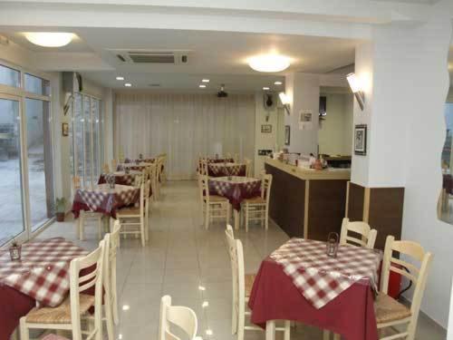 Peridromos Hotel Livadeia Exterior photo